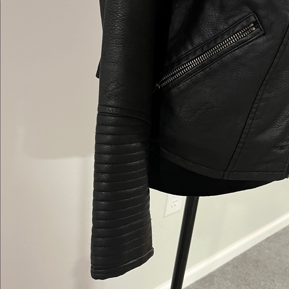 Torrid Black faux leather Bomber/Motorcycle Jacket - Picture 2 of 6